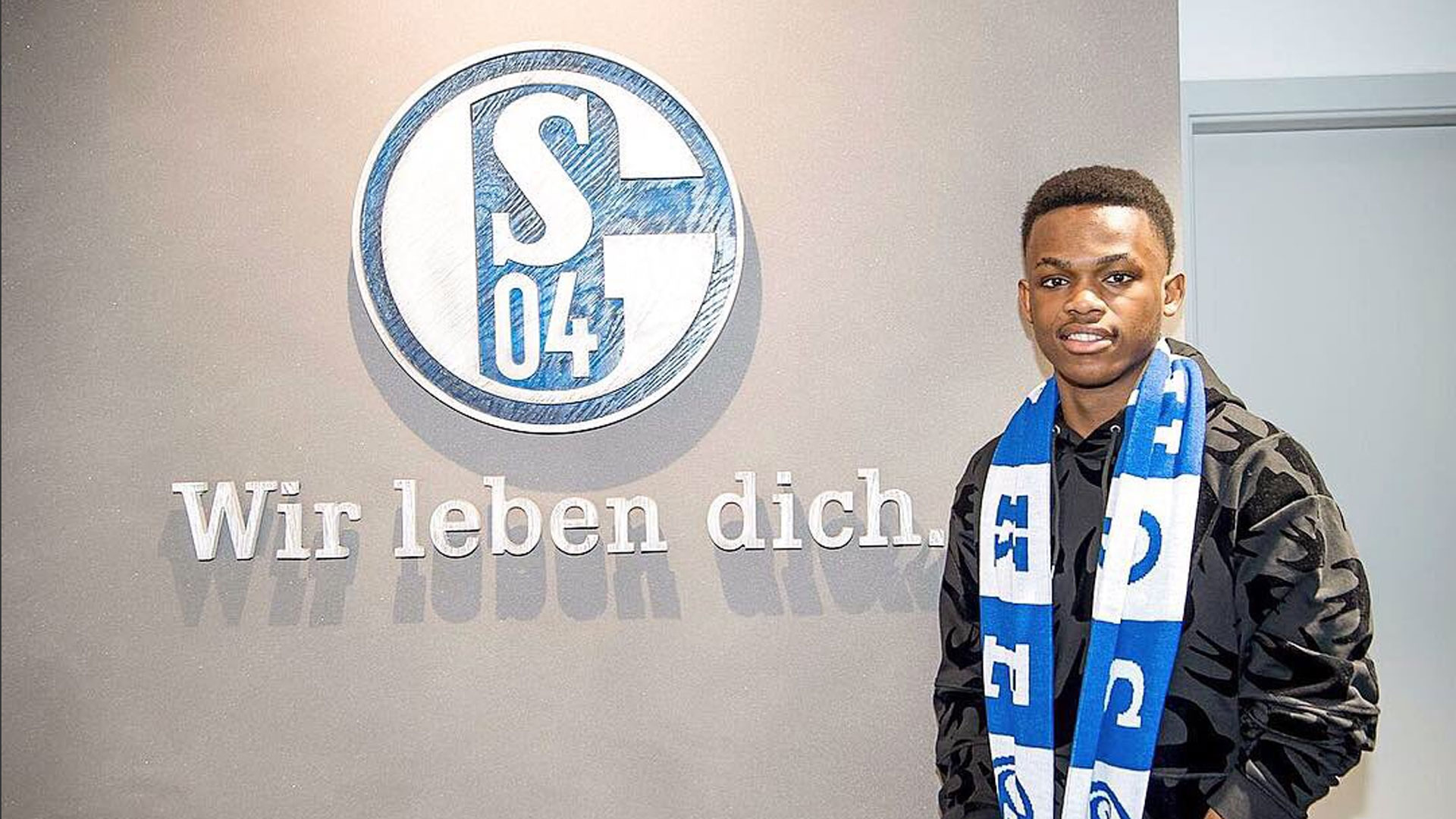 这位来自巴 这位来自巴